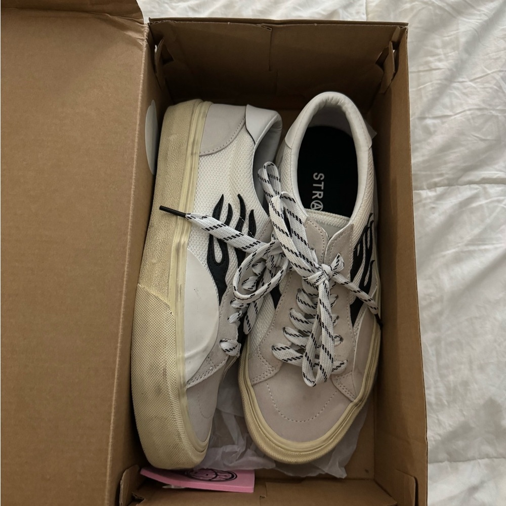 Straye skate shoes barely worn!!!